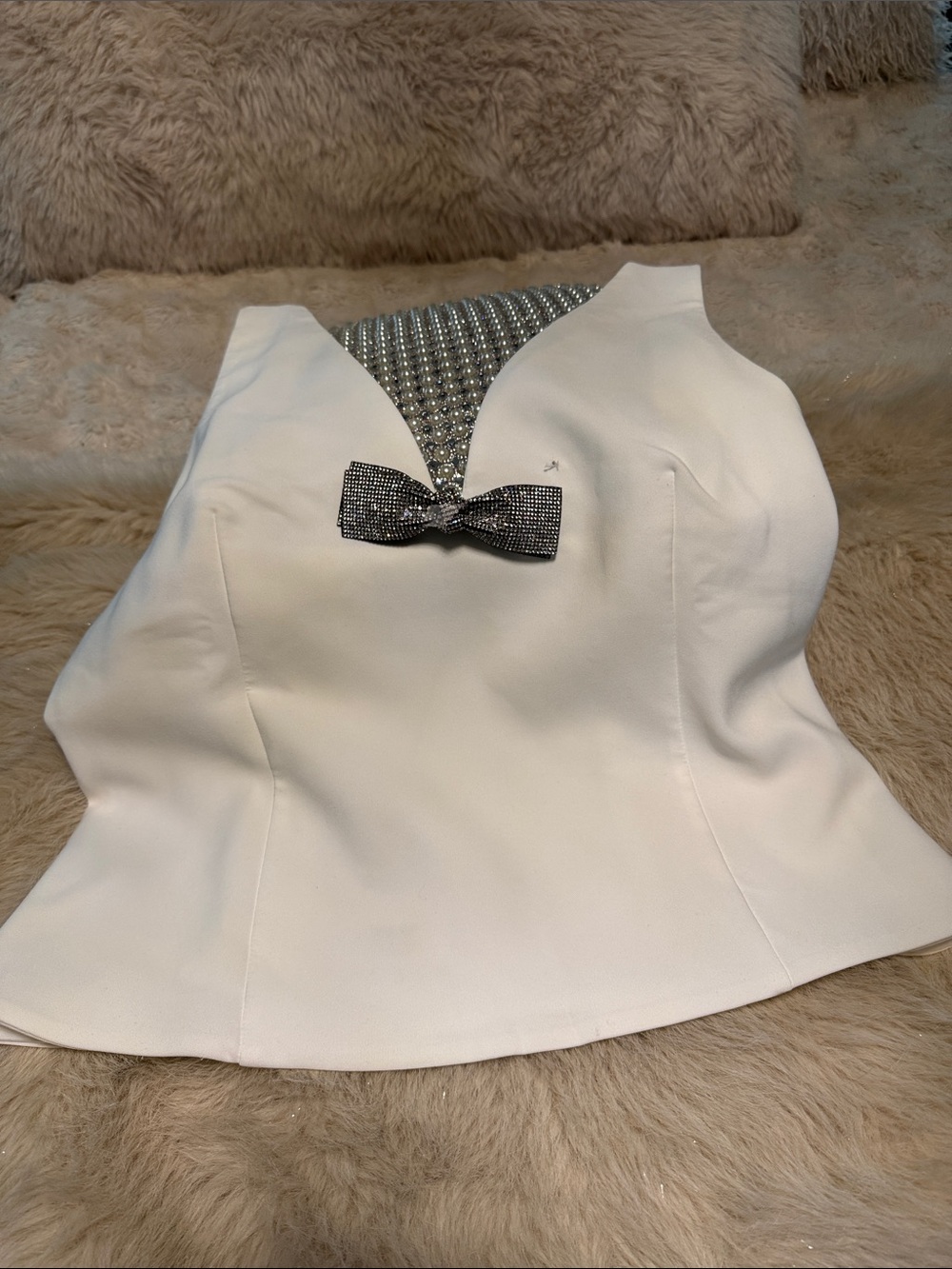 White V-Neck Women’s Tank Top with Rhinestone Bow